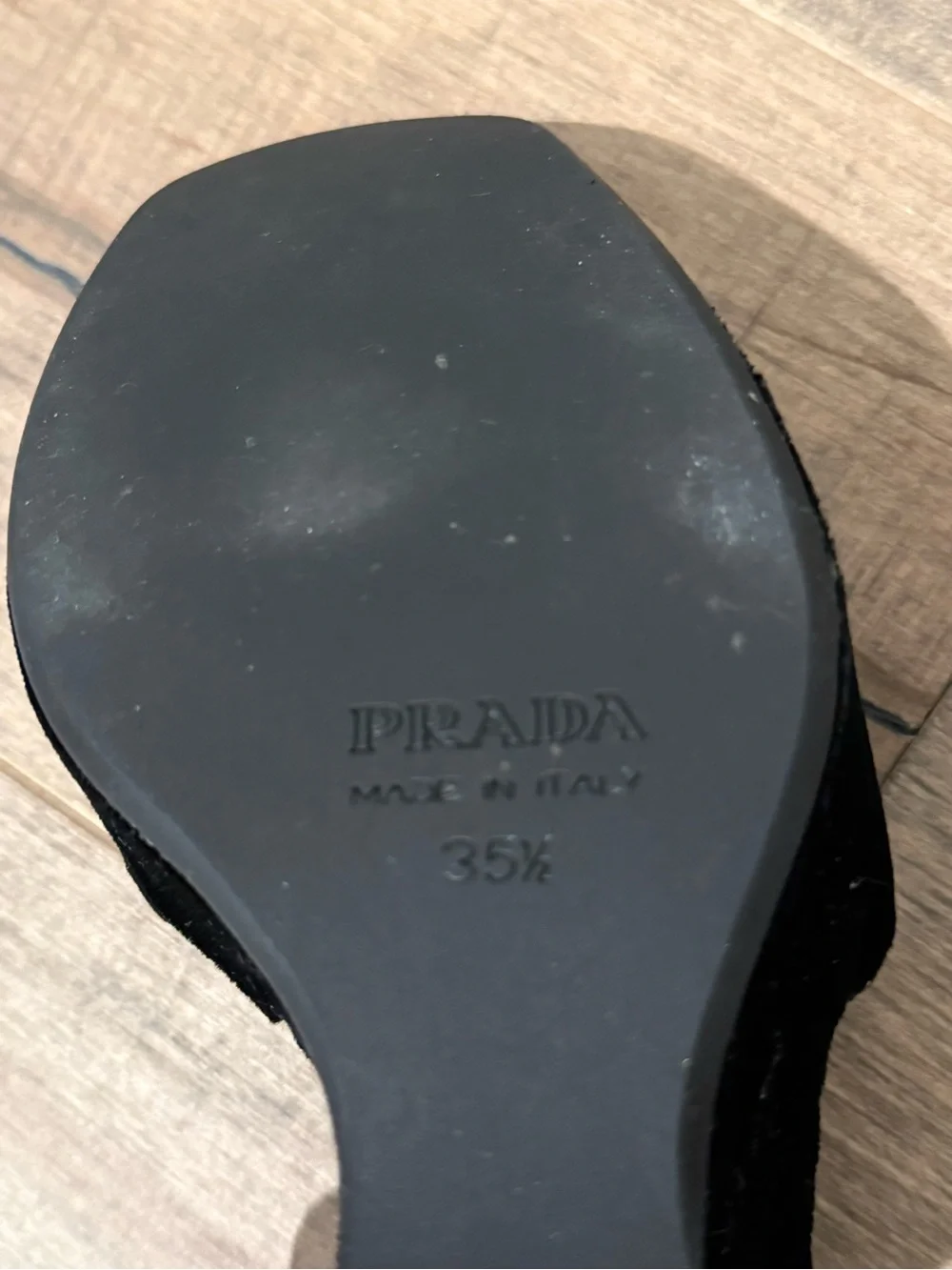 Prada chic black